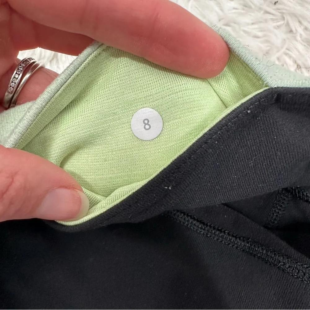 Lululemon Black Reversible cropped Leggings 8 - Picture 6 of 6